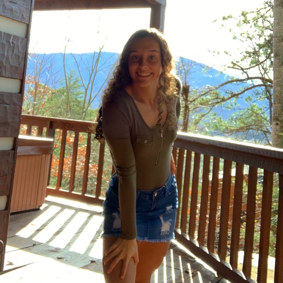 Meet your Posher, Marissa - Picture 1 of 1